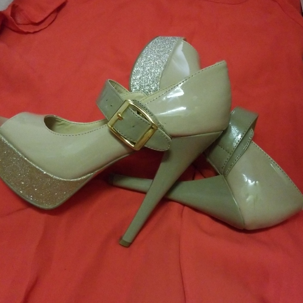 3 Tone Heels - Picture 5 of 8